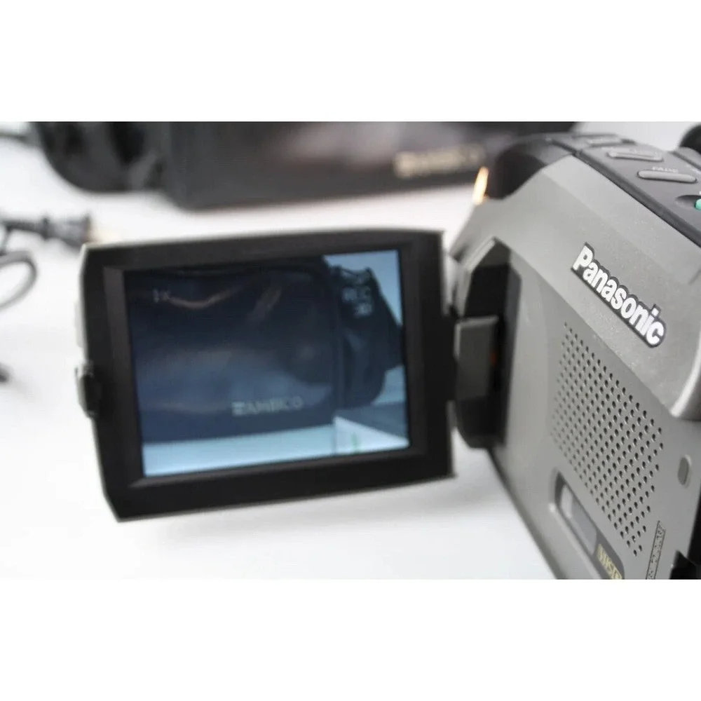 Panasonic PV-L650D Palmsight VHS-C Analog Camera Camcorder Palmcorder TESTED